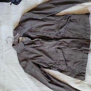 Loft fitted army green jacket. Size S. Zipper closure and 3 pockets.